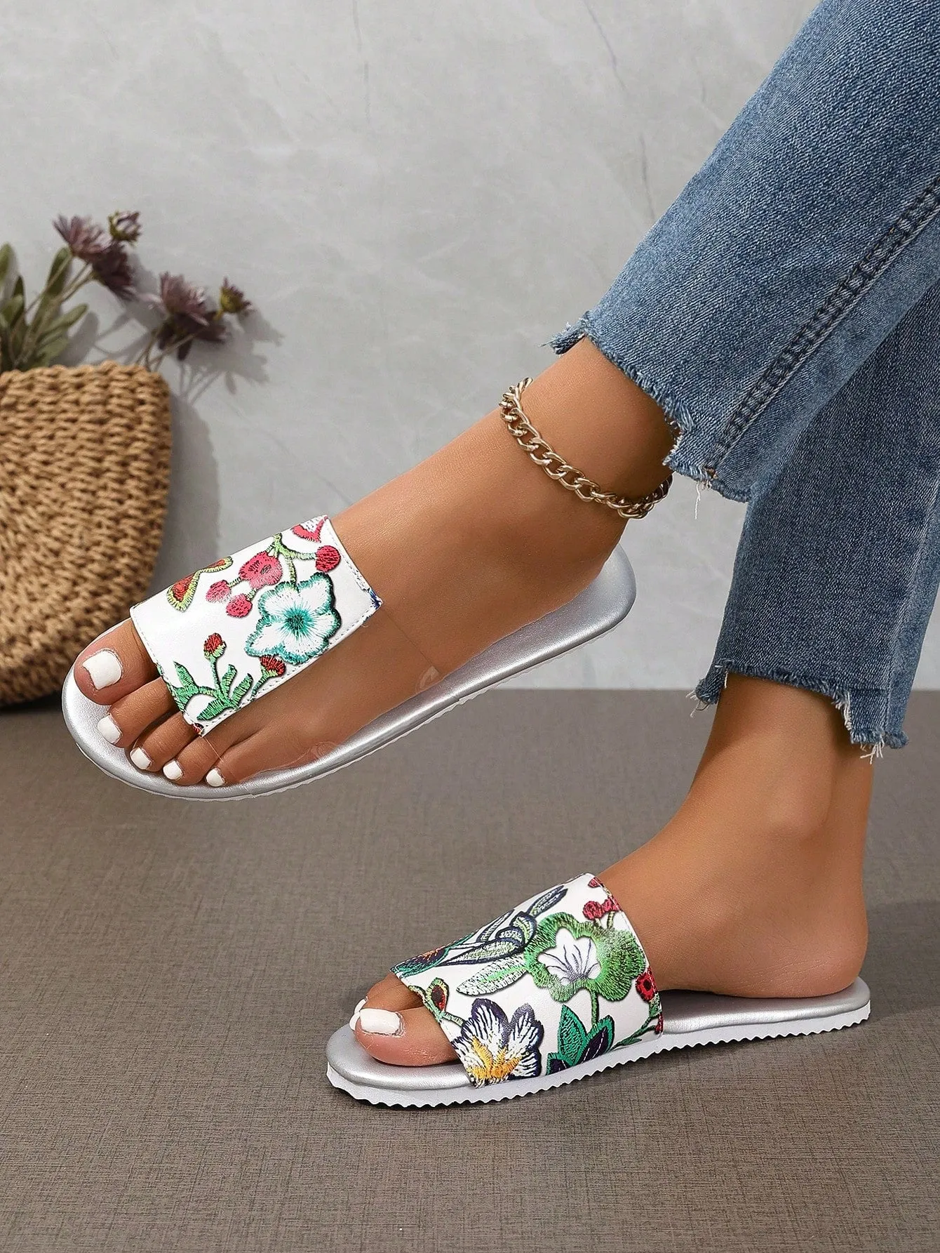 Women Summer Gold Flat Round Toe Transparent Lightweight Casual Fashionable Slip-On Sandals