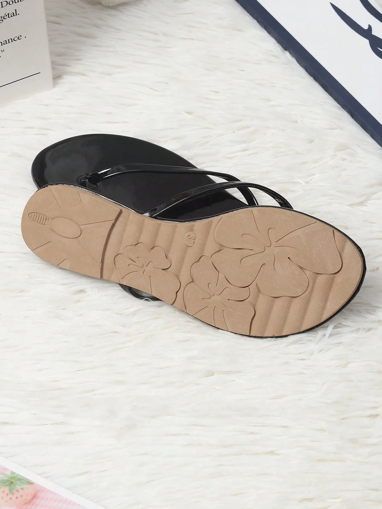 Women's Comfortable Plus Size Flip Flops, Open Toe Flat Bottom Ultra Lightweight And Breathable, Fashion Casual Style, Suitable For Home, Outdoor Activities, Shopping, Beach And Summer Holidays, Black Herringbone Flip Flops
